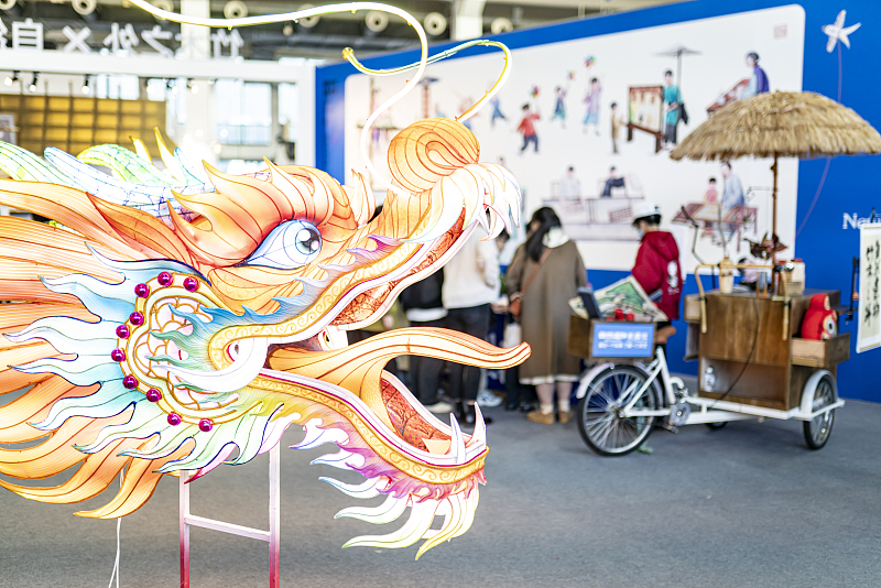 A diverse range of artworks are on display during China Craft Week in Hangzhou City, Zhejiang Province, November 25, 2023. /CFP