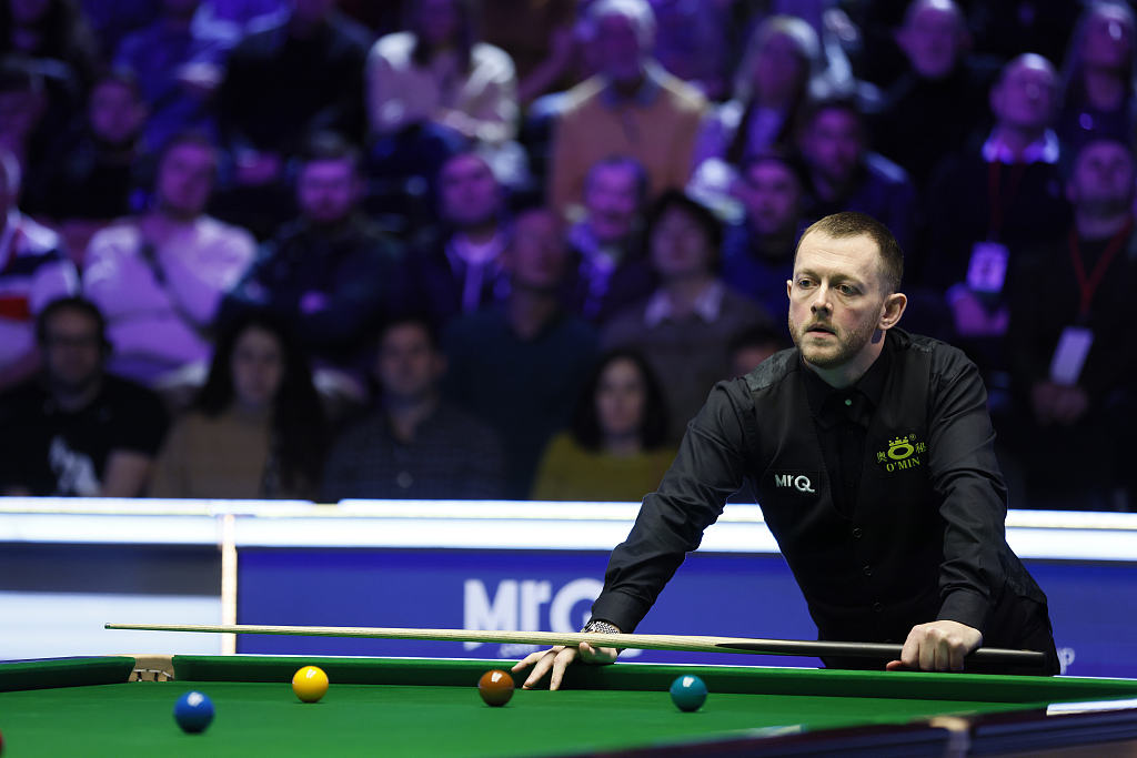 Mark Allen during his match against Ding Junhui on day one of the Snooker UK Championship at York Barbican, in York, England, November 25, 2023. /CFP