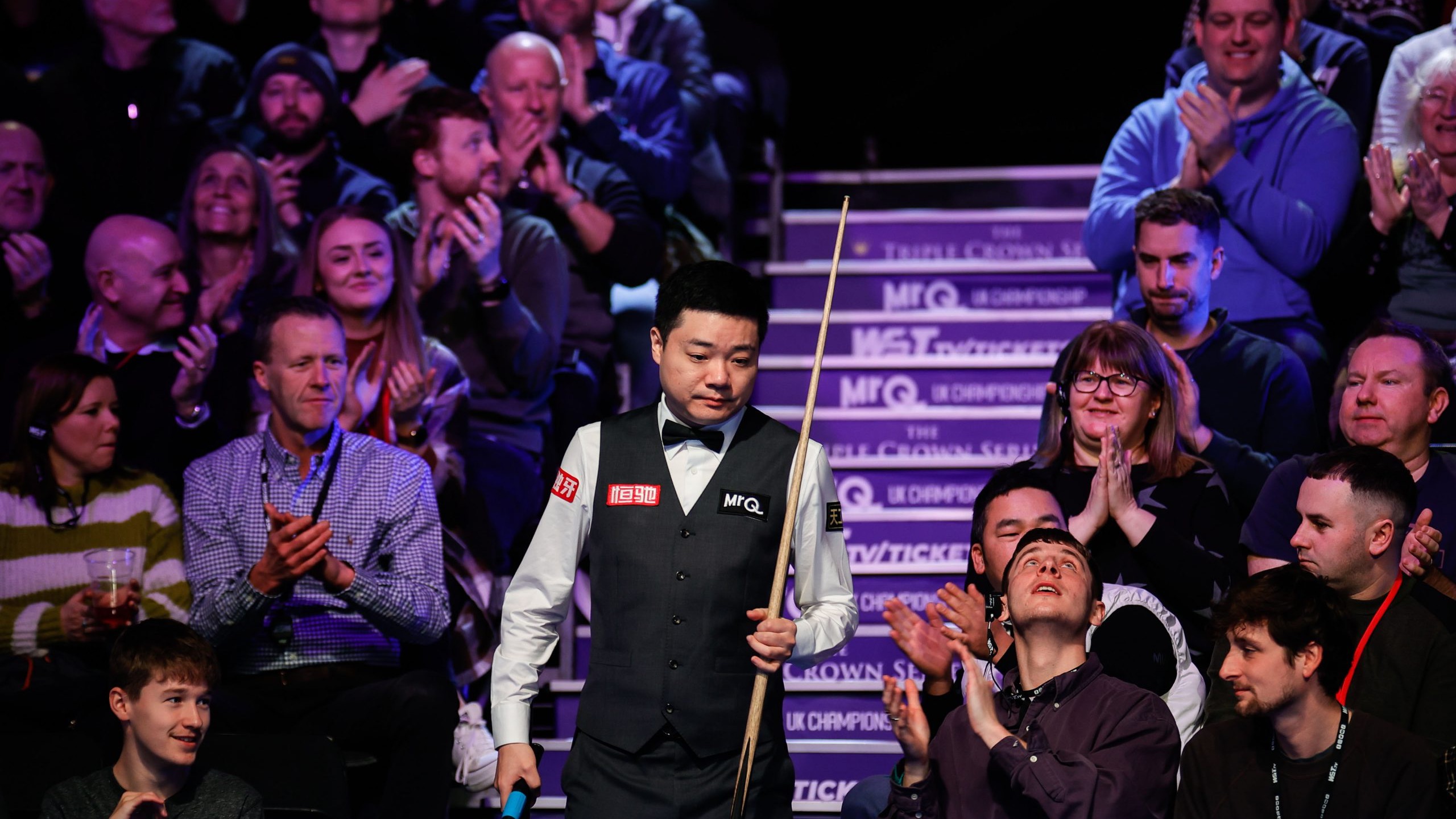 China's Ding Junhui (C) during day one of the Snooker UK Championship at York Barbican, in York, England, November 25, 2023. /CFP
