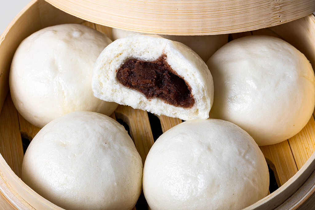 Doushabao, or sweet bean paste buns, are a traditional Chinese dessert enjoyed during festivals. /CFP