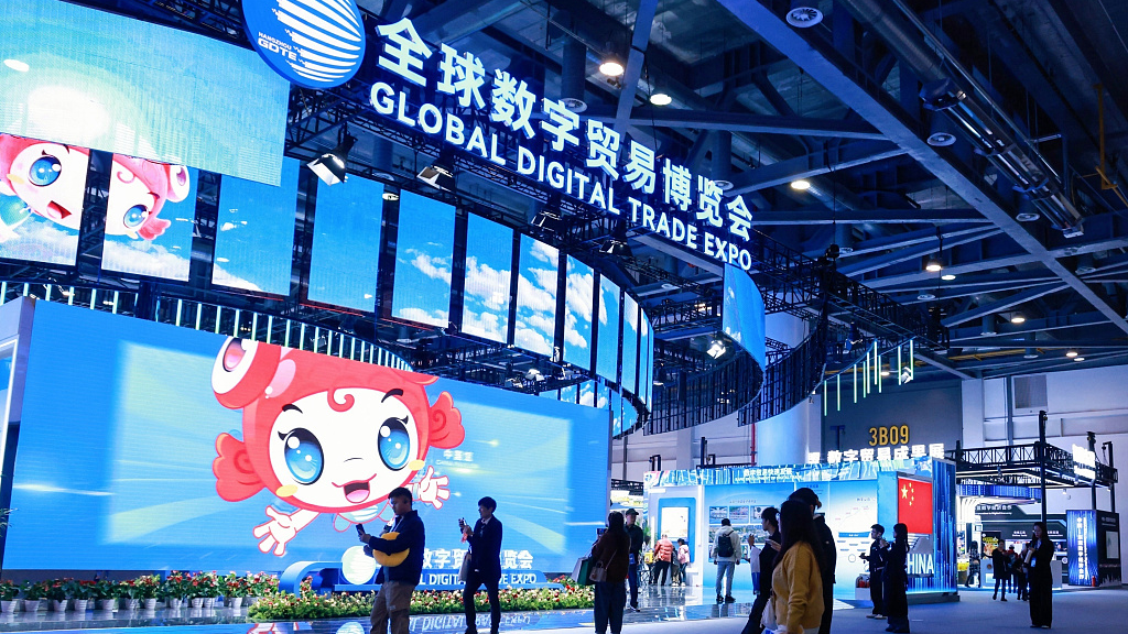 visitors pictured at the second Global Digital Trade Expo in Hangzhou, east China's Zhejiang Province, November 27, 2023. /CFP
