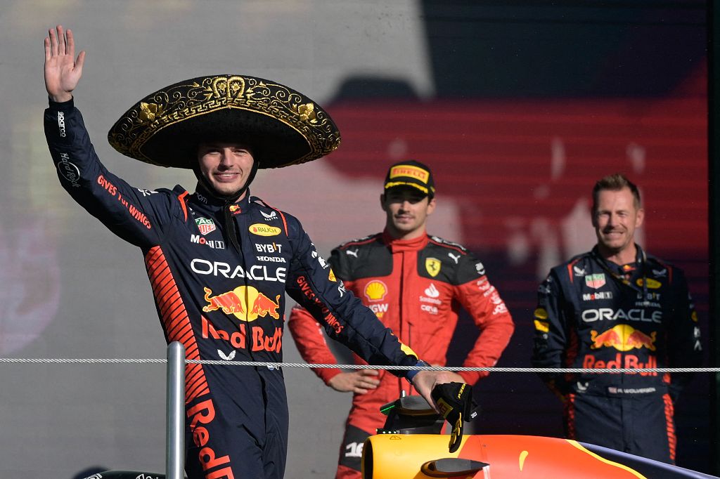 Max Verstappen (L) wearing a sombrero celebrates on the podium after winning the F1 Grand Prix of Mexico at the Hermanos Rodriguez Racetrack in Mexico City, Mexico, October 29, 2023. /CFP