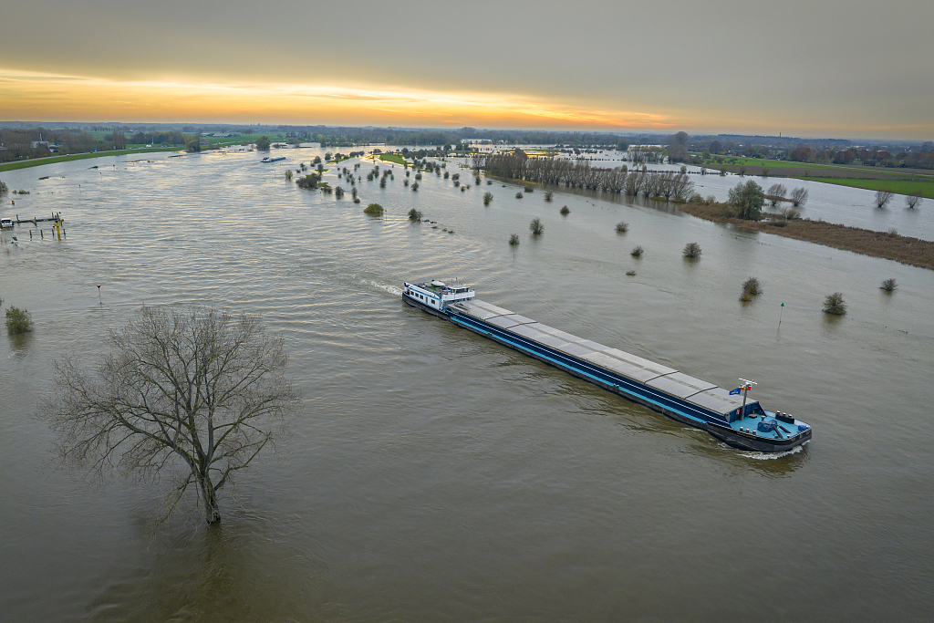 High water level on the floodplains of the river IJssel flowing on the border of Gelderland and Overijssel after a long period of heavy rain upstream during autumn, Wijhe, Netherlands, November, 2023. /CFP