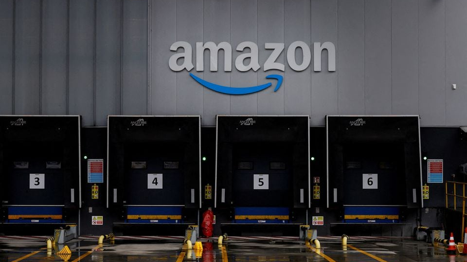 The logo of U.S. online retailer Amazon is displayed at a logistics center in Trapagaran, northern Spain, November 22, 2023. /Reuters