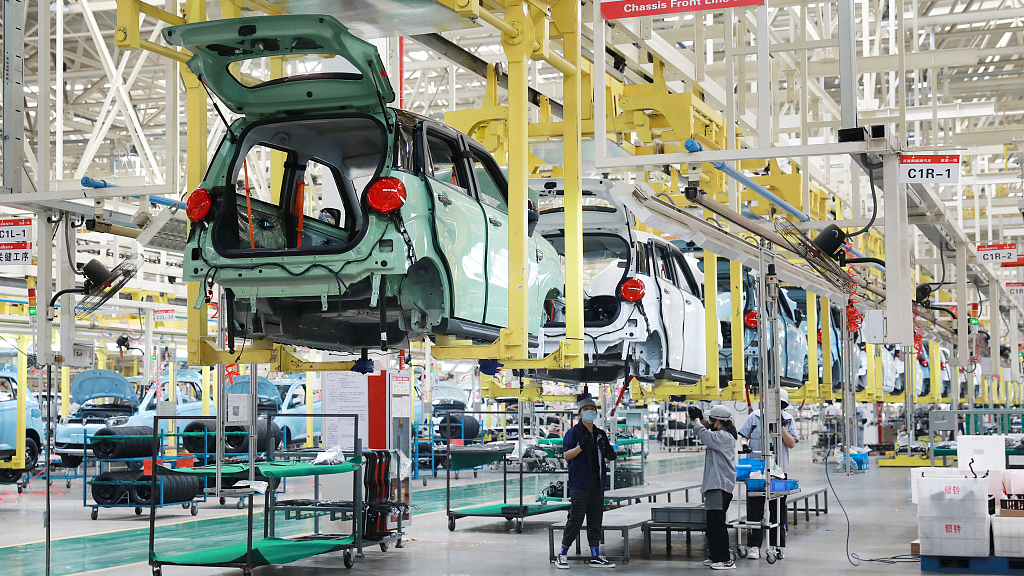 Workers manufacture new energy vehicles on the production line in Xuzhou, east China's Jiangsu Province, June 13, 2022. /CFP