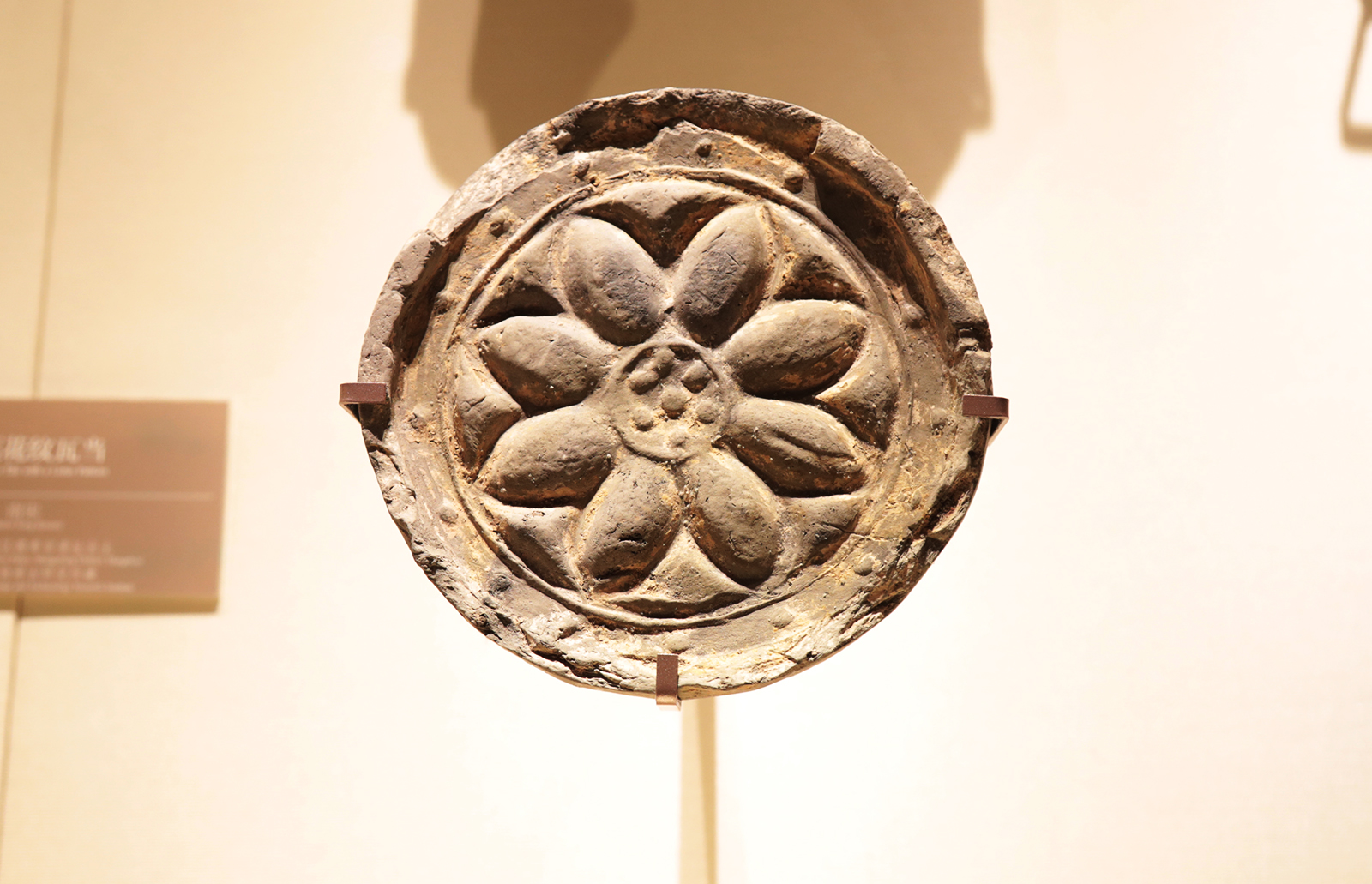 A pottery eaves tile featuring a lotus pattern unearthed from the site of the Deshou Palace is on display at the Deshou Palace Ruins Museum in Hangzhou, Zhejiang Province. /CGTN