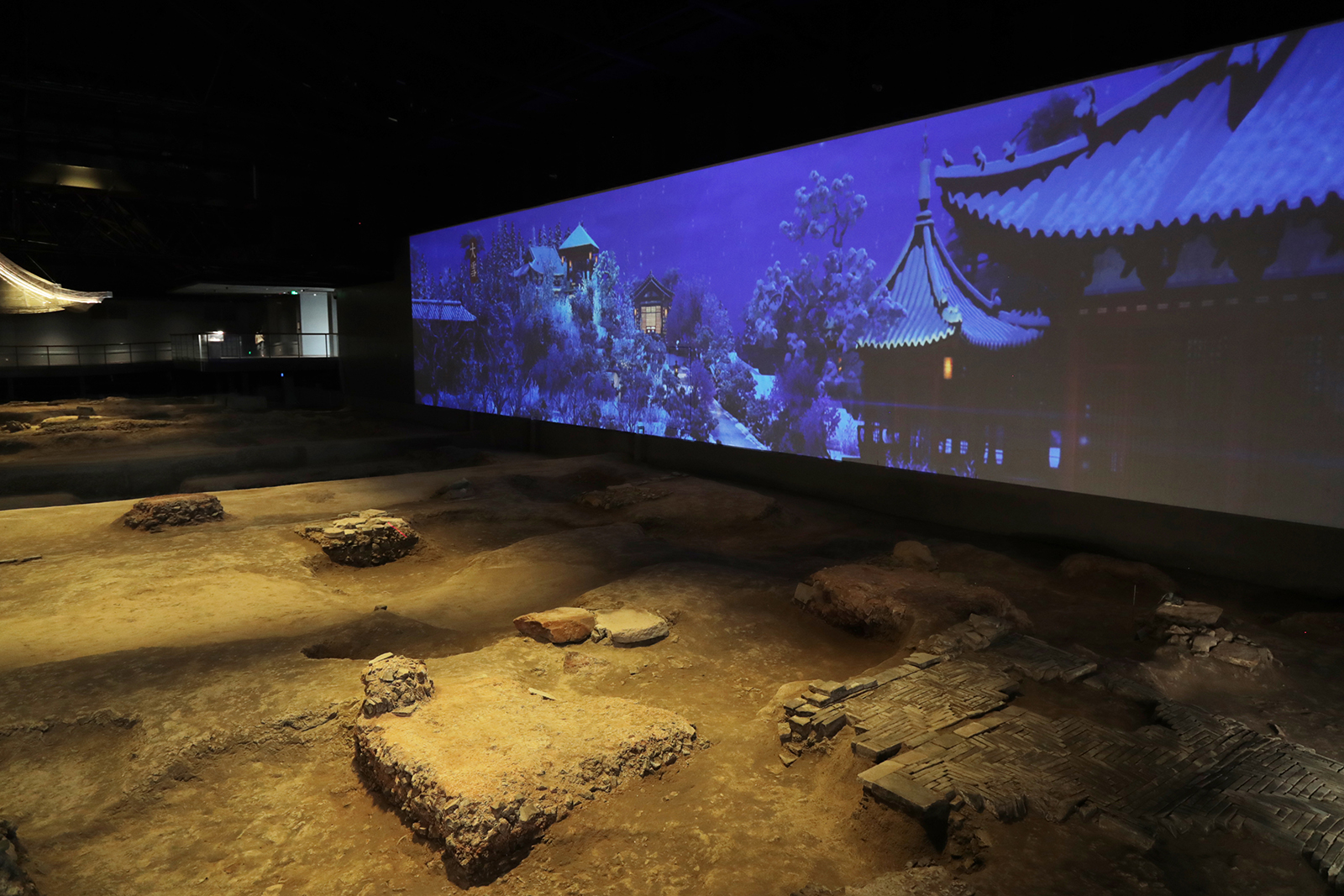 Digital installations replicate the original buildings of the Deshou Palace alongside the architectural remnants uncovered at the Deshou Palace Ruins Museum in Hangzhou, Zhejiang Province. /CGTN