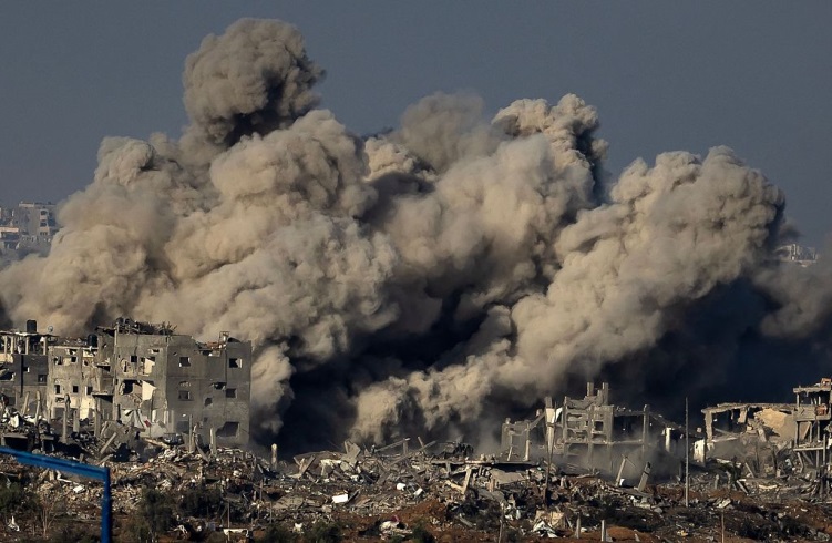 Smoke rises during an Israeli military bombardment of the northern Gaza Strip, November 15, 2023. /CFP