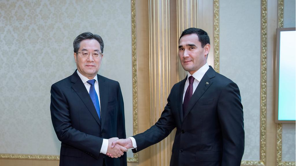 Chinese Vice Premier Ding Xuexiang (L) meets with Turkmen President Serdar Berdimuhamedov in Ashgabat, capital of Turkmenistan, November 29, 2023. /Xinhua