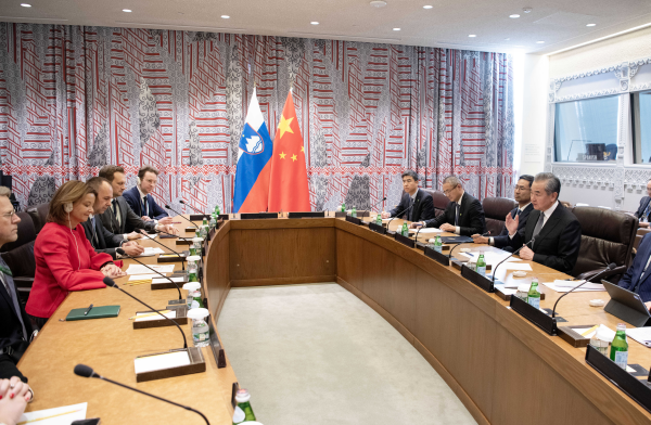 Chinese Foreign Minister Wang Yi meets with his Slovenian counterpart Tanja Fajon at the UN headquarters in New York, November 29, 2023. /Chinese Foreign Ministry