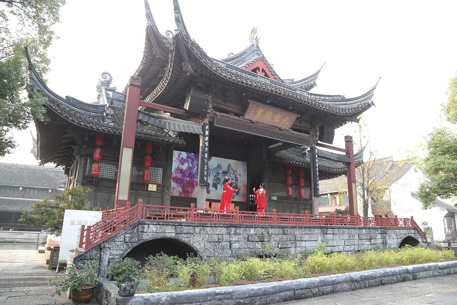Local opera is performed on a traditional stage in Luzhen in Shaoxing, Zhejiang Province. /CGTN