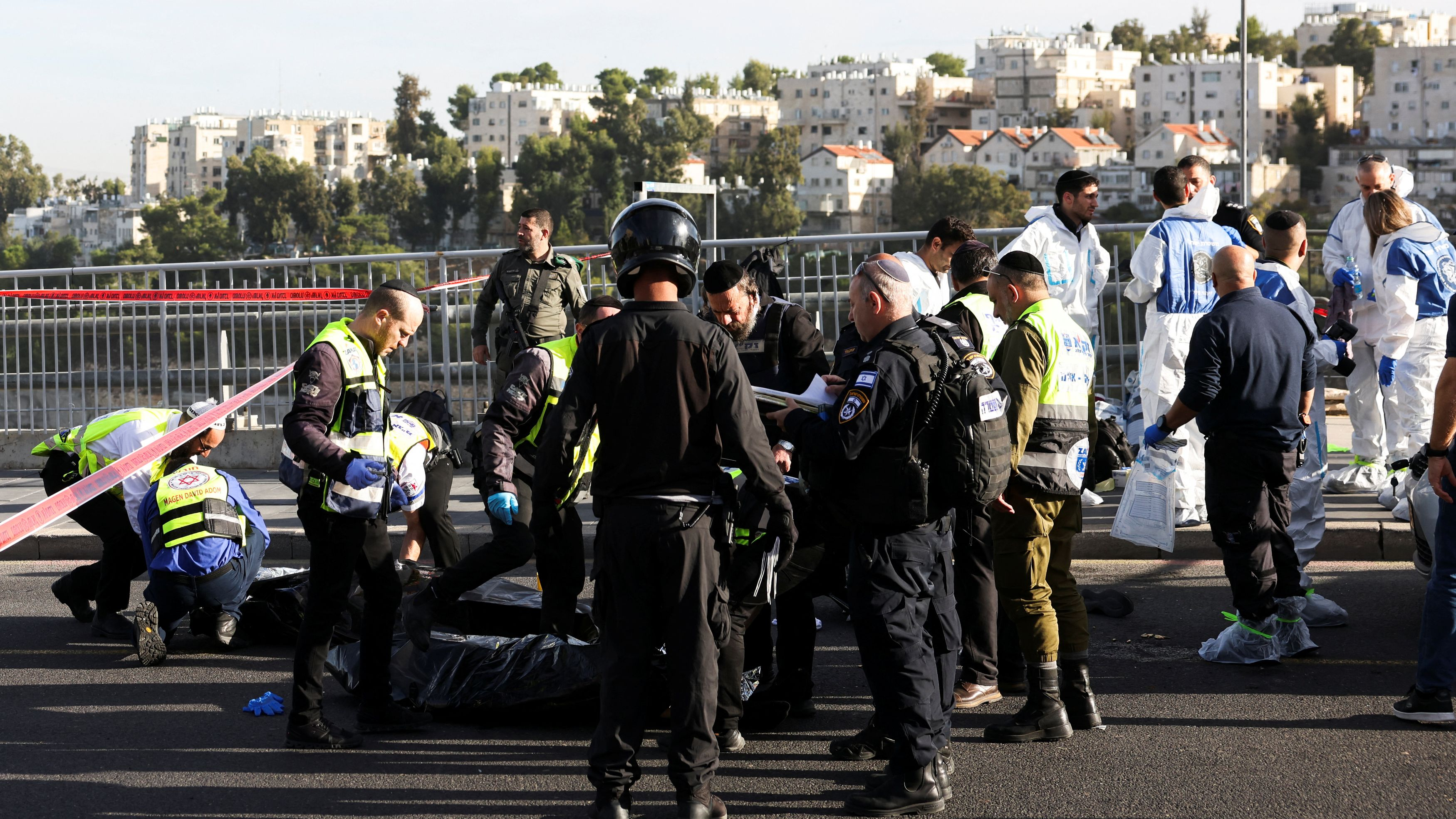 Israeli officials work at the scene of a violent incident in Jerusalem November 30, 2023. /Reuters