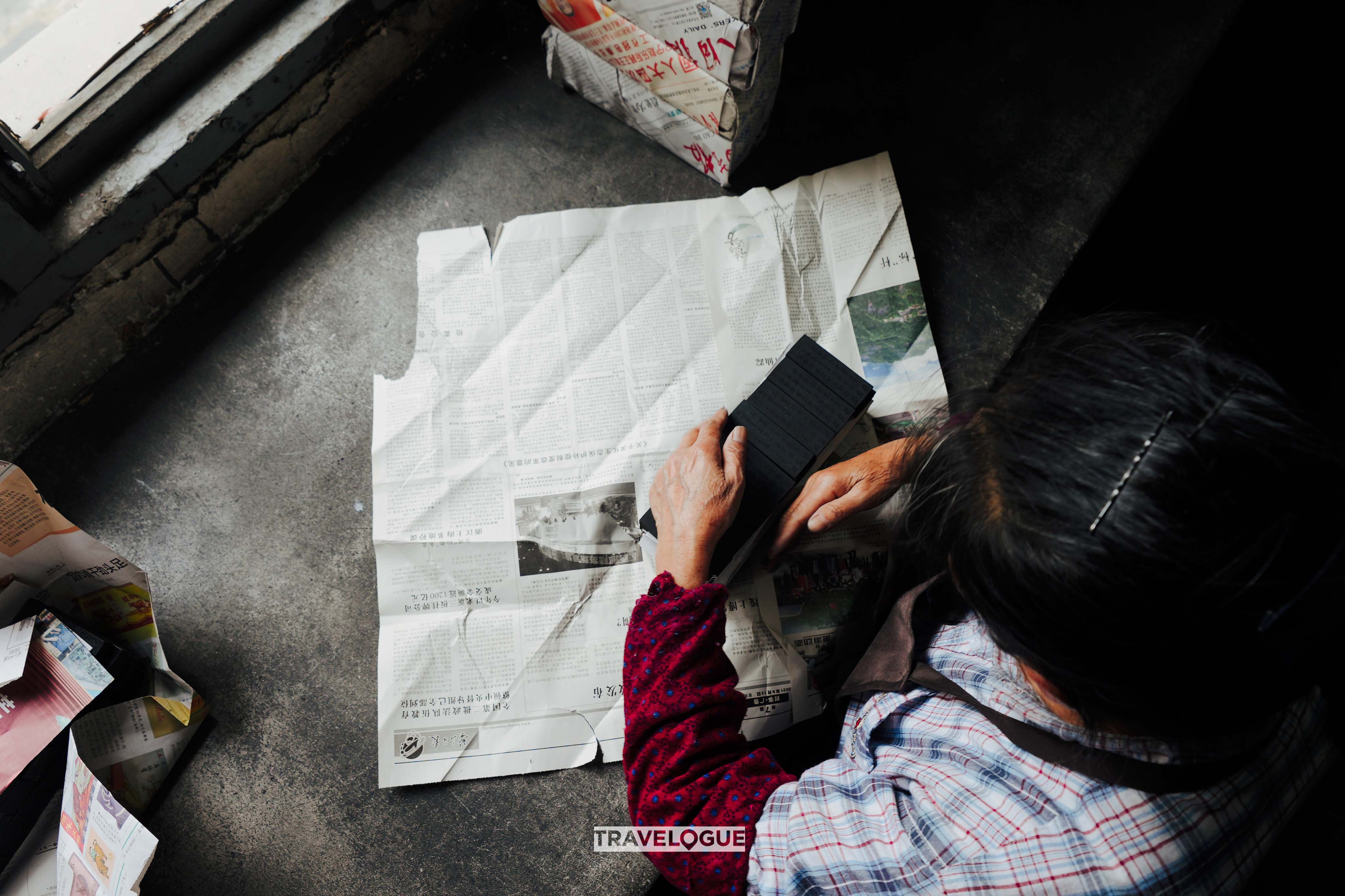 An undated photo shows an artisan making Hui ink at a workshop in east China's Anhui Province. /CGTN