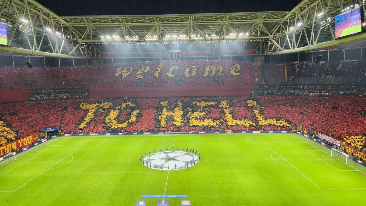Galatasaray's choreography before their clash with Manchester United  at Rams Park in Istanbul, Türkiye, November 29, 2023. /CFP