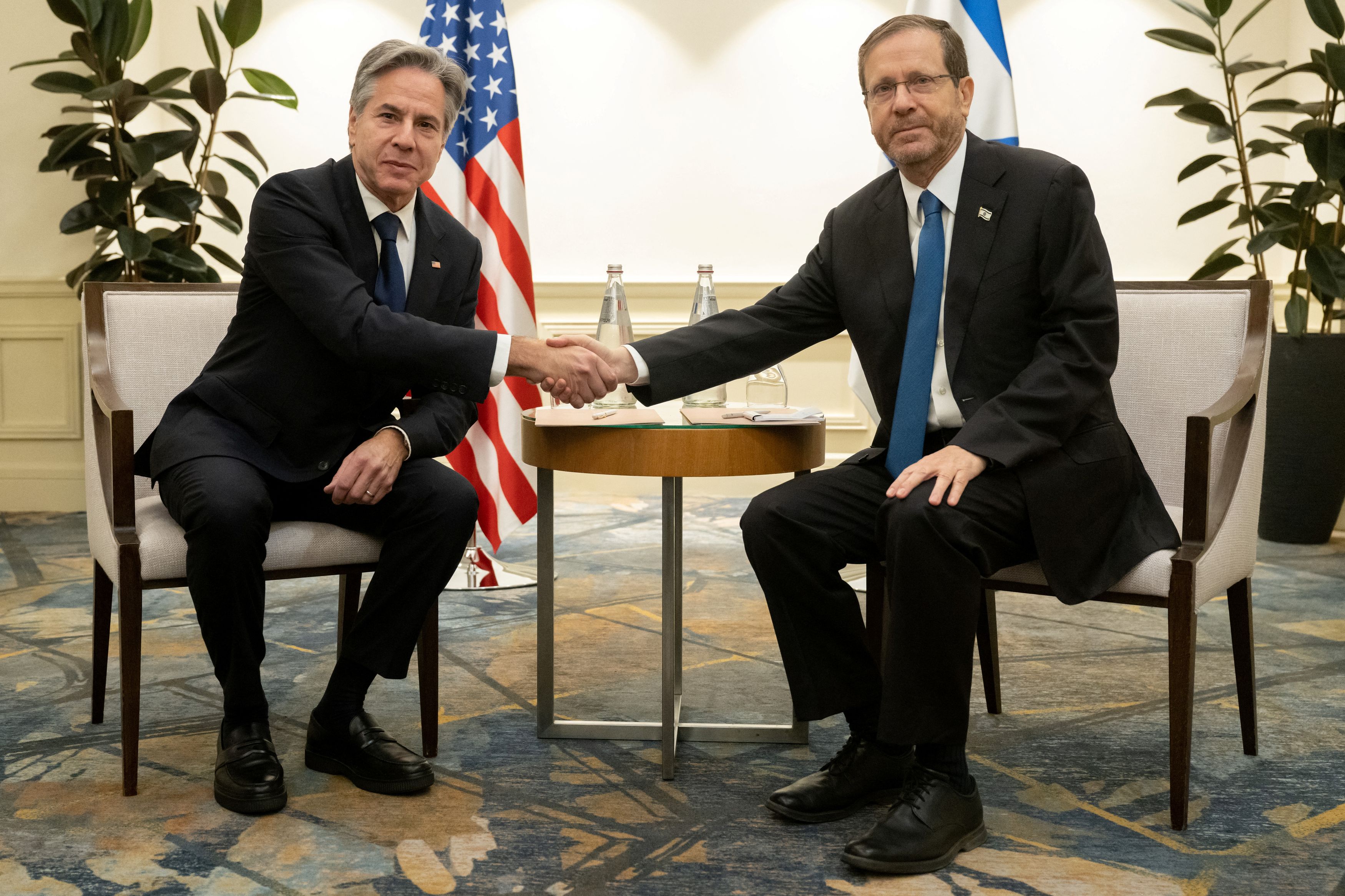 Israel's President Isaac Herzog (R) and U.S. Secretary of State Antony Blinken shake hands during a meeting in Tel Aviv, Israel, November 30, 2023. / Reuters