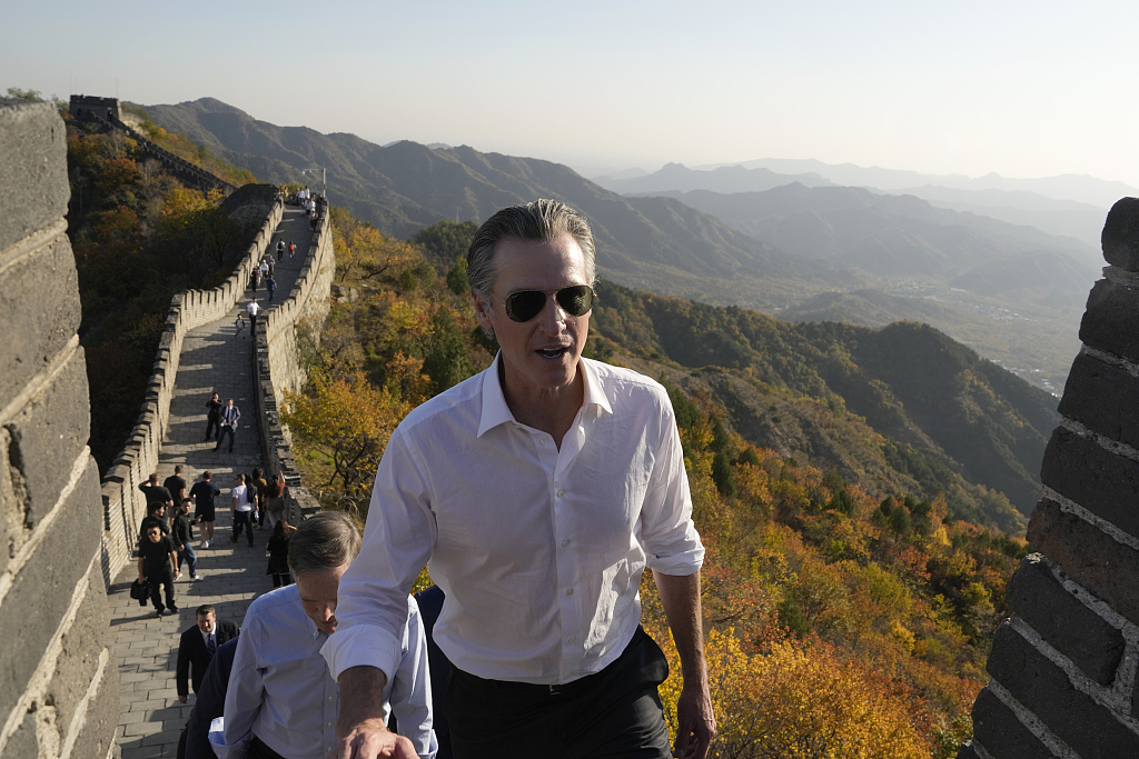California Governor Gavin Newsom walks up a section of the Mutianyu Great Wall on the outskirts of Beijing on October 26, 2023, during his week-long tour in China to promote climate cooperation. /CFP