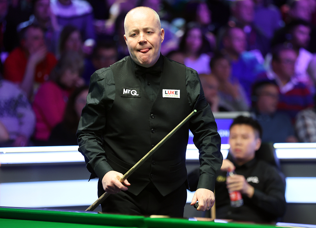 John Higgins during the second round of the Snooker UK Championship at York Barbican in York, England, November 30, 2023. /CFP