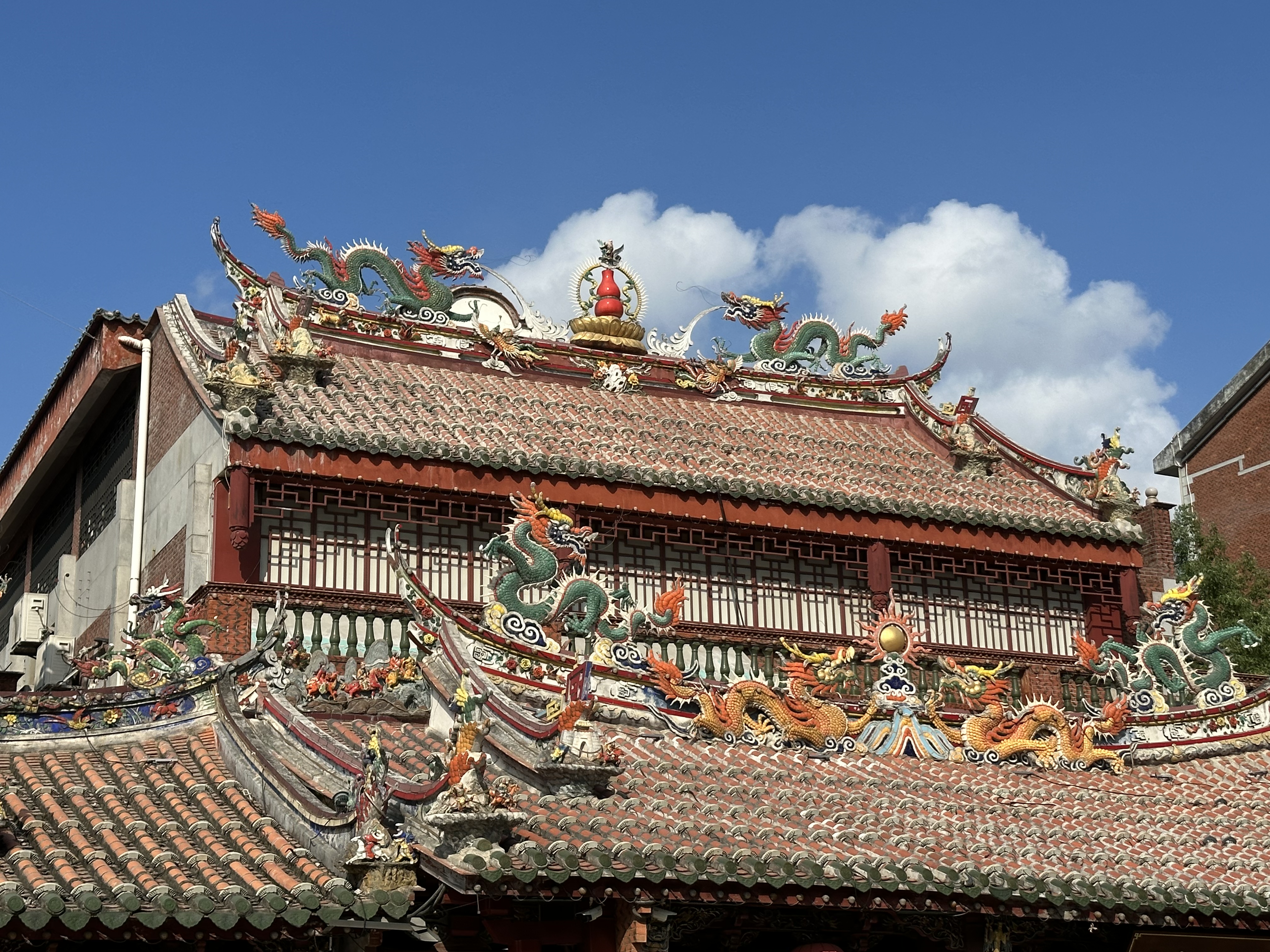 A photo shows the exquisite roof of Guandi Temple in Quanzhou, Fujian Province. /CGTN
