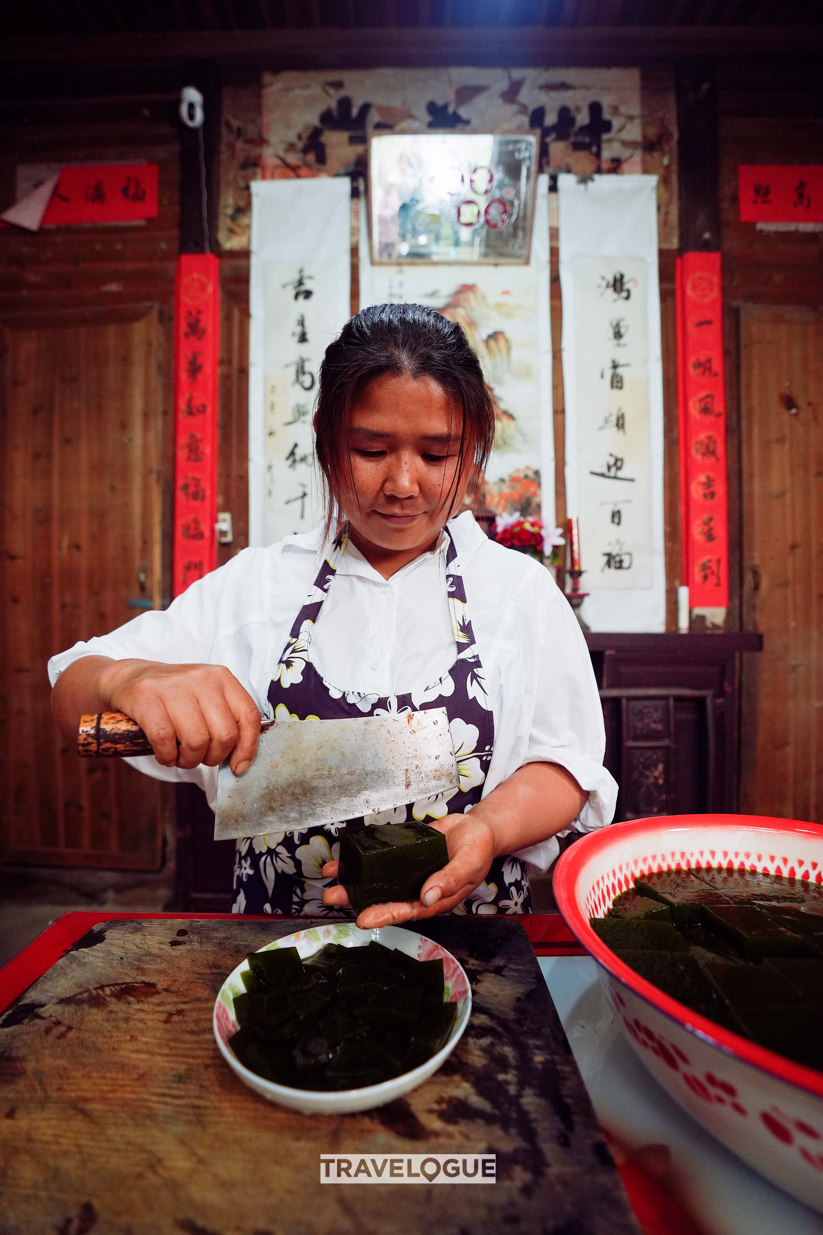 People prepare Guanyin tofu by hand. /CGTN