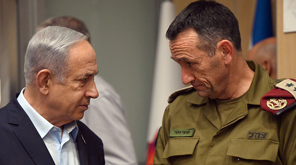 Israel's Prime Minister Benjamin Netanyahu with Chief of Staff Major General Herzi Halevi at the political-security cabinet in Kirya in Tel Aviv, November 28, 2023. /CFP