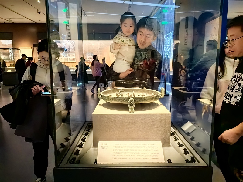 People visit an exhibition about the Jin Kingdom at the Changsha Museum in Changsha City, Hunan Province, December 1, 2023. /CFP