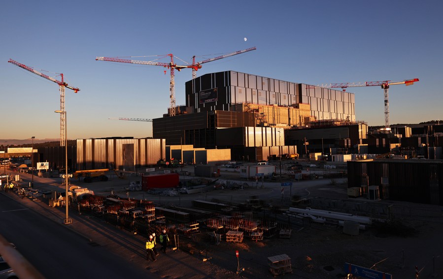 The assembly building on the construction site of the ITER Tokamak, the world's largest fusion experiment machine, in Saint-Paul-lez-Durance, France, November 23, 2023. /Xinhua
