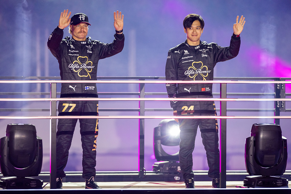 Alfa Romeo's Finnish racer Valtteri Bottas (L) and Chinese racer Zhou Guanyu are introduced during the opening ceremony of the F1 Las Vegas Grand Prix in Las Vegas, U.S., November 15, 2023. /CFP