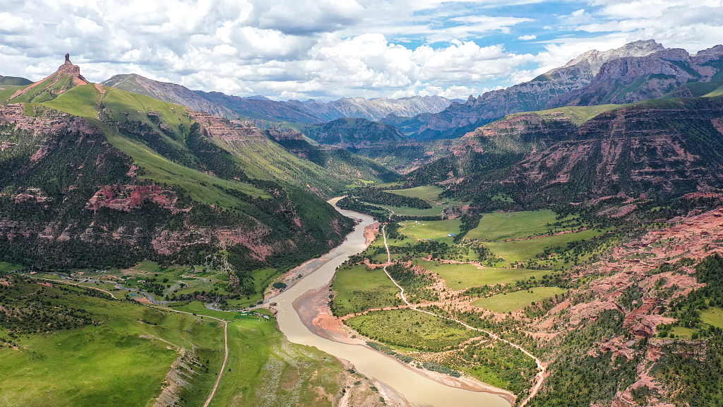 A bird's eye view of Sanjiangyuan: The Angsai Canyon