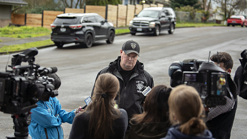 Sgt. Chris Skidmore (C) speaks to members of the media after five people were killed in a shooting, Washington, U.S., December 4, 2023. /CFP