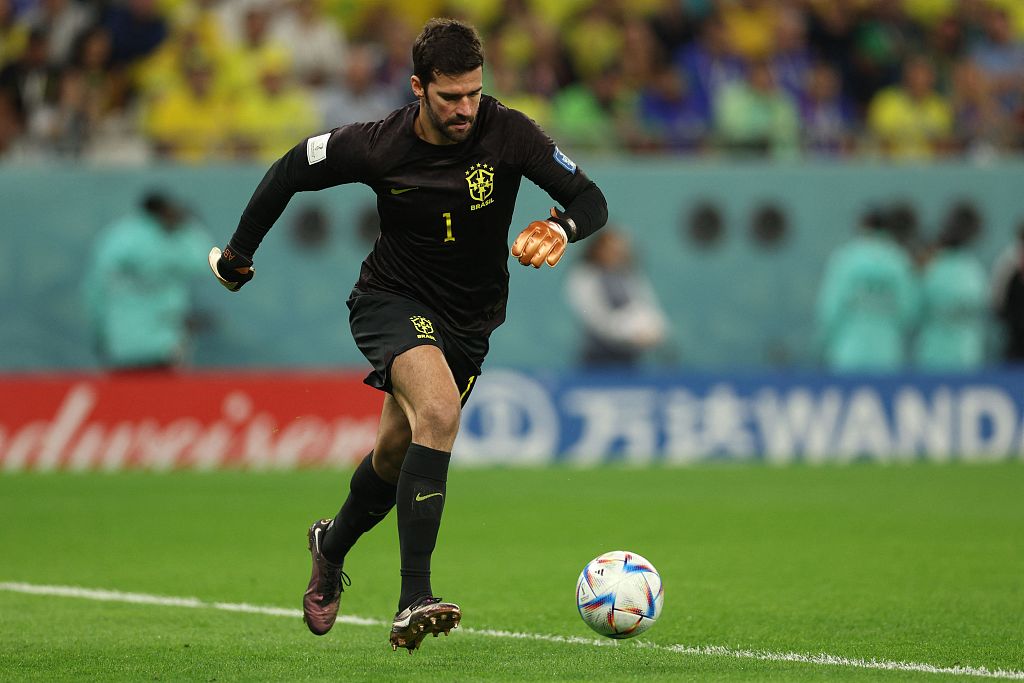 Brazil's goalkeeper Alisson preapres to shoot the ball during the 2022 World Cup quarterfinal match between Croatia and Brazil at Education City Stadium in Al-Rayyan, west of Doha, on December 9, 2022. /CFP