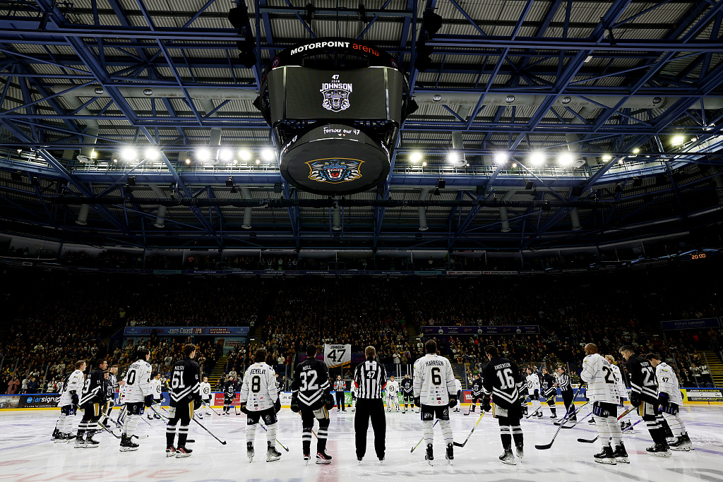 Players and officials observe seconds of silence in remembrance of the late Adam Johnson before the Adam Johnson Memorial Game between Nottingham Panthers and Manchester Storm in Nottingham, England, November 18, 2023. /CFP