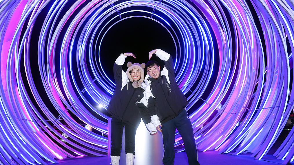 Light festival delights visitors across downtown Beijing