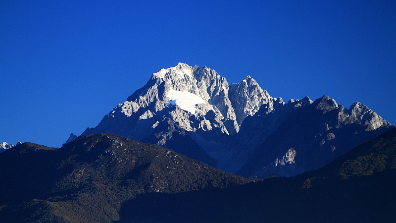 Live: Glorious view of Yulong Snow Mountain in SW China's Yunnan 