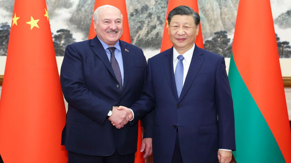 Chinese President Xi Jinping meets with Belarusian President Alexander Lukashenko in Beijing, capital of China, December 4, 2023. /Xinhua