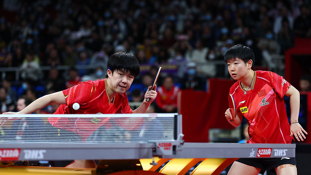Wang Chuqin (L) and Sun Yingsha in action during the ITTF Mixed Team World Cup group stage in Chengdu, southwest China's Sichuan Province, December 5, 2023. /CFP