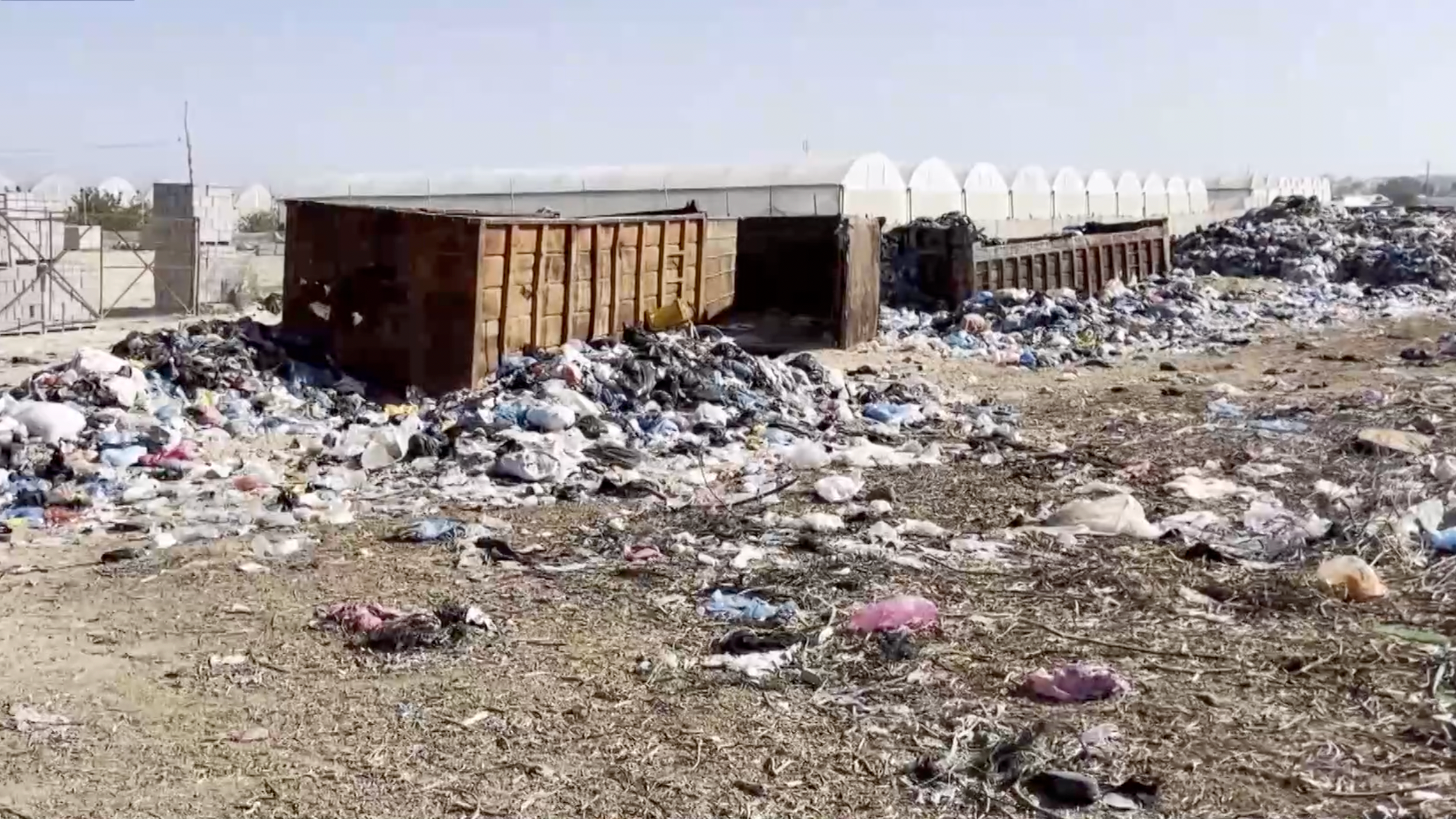 A makeshift garbage site in Khan Younis is filled with unprocessed garbage. /CMG