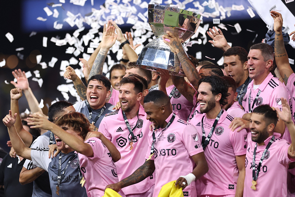 Lionel Messi (#10) and teammates of Inter Miami celebrate after defeating the Nashville SC to win the Leagues Cup final in Nashville, U.S., August 19, 2023. /CFP