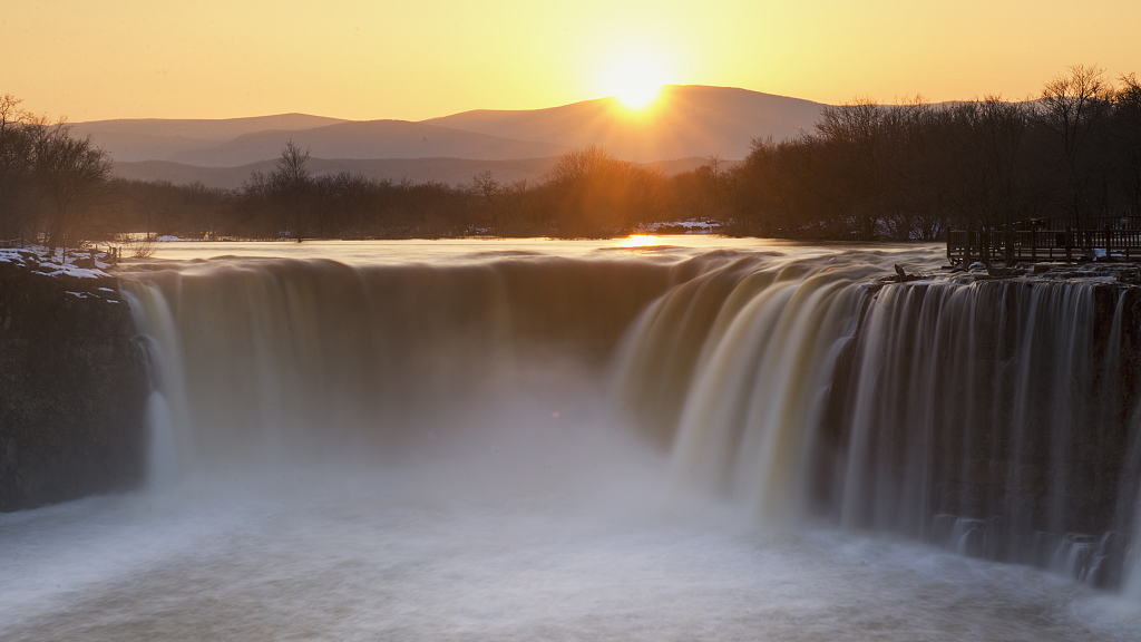 Live: Admire the captivating winter vibes at Jingpo Lake