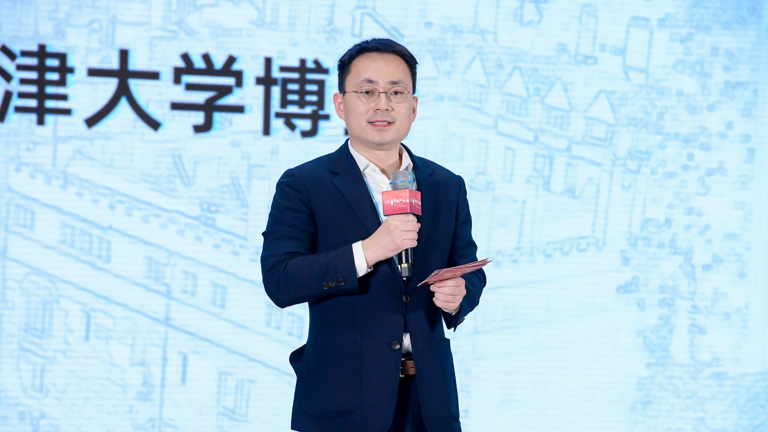 Shen Yong, a postdoctoral scholar in hematology and oncology at Harvard University and co-president of the U8 World Innovation Summit, speaks during the event.