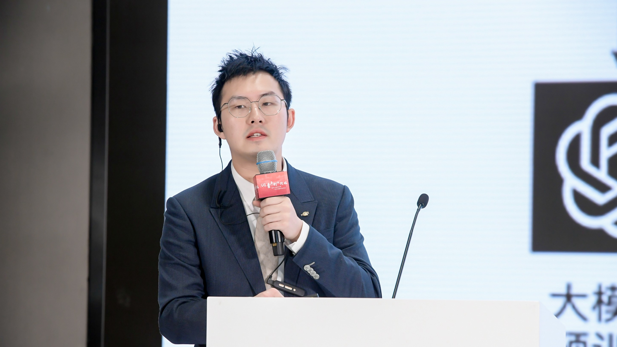 Jin Yongcheng, a PhD graduate in chemical biology at the University of Oxford and co-president of the U8 World Innovation Summit, speaks at the event.