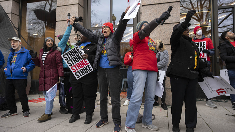 Employees of the Washington Post rally outside the company's offices in downtown Washington, D.C., December 7, 2023. /CFP