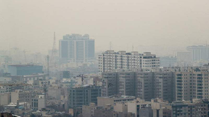 Smog covers Tehran, Iran amid severe air pollution, December 6, 2023. /CFP