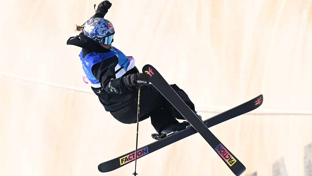 Gu Ailing in action during the FIS Freeski Halfpipe World Cup women's qualifying round in Zhangjiakou, north China's Hebei Province, December 7, 2023. /CFP