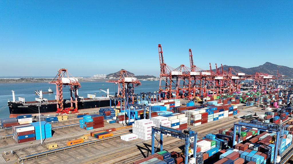 A view of a container port in east China's Jiangsu Province, November 18, 2023. /CFP