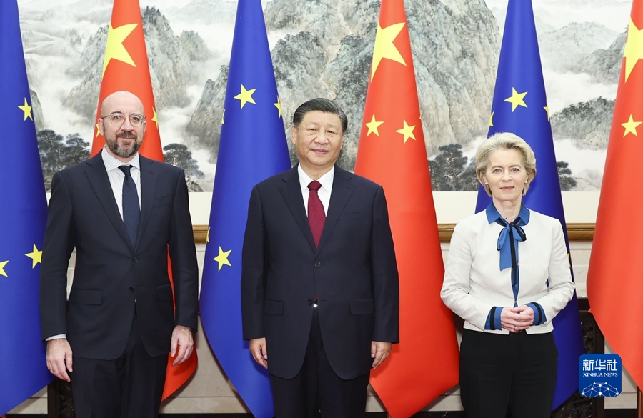 Chinese President Xi Jinping (C) meets with President of the European Council Charles Michel (L) and President of the European Commission Ursula von der Leyen in Beijing, the capital of China, December 7, 2023. /Xinhua