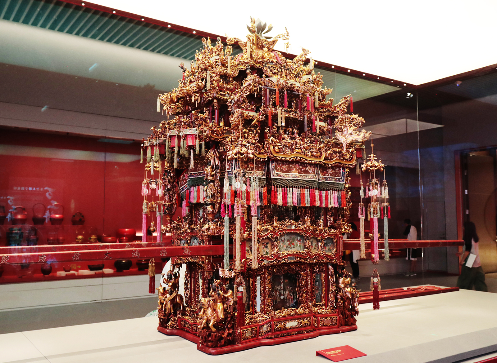 A Ningbo cinnabar gold and lacquer wood-carved sedan chair is on display at the Zhijiang Branch of the Zhejiang Provincial Museum in Hangzhou, Zhejiang Province. Known as 