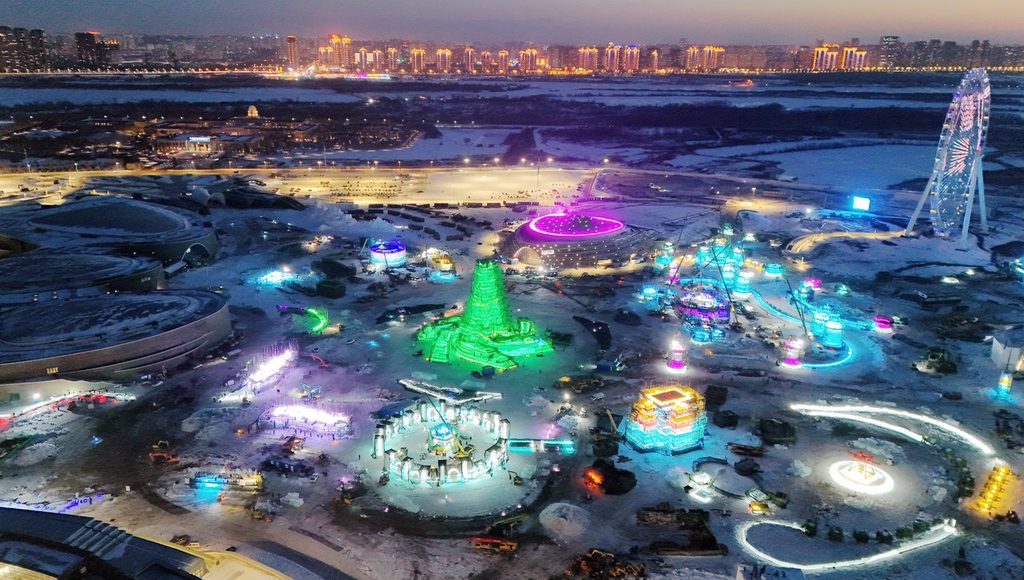 A photo shows an elevated view of this year's Harbin Ice and Snow World Park in Harbin, Heilongjiang Province, on December 6, 2023. /IC