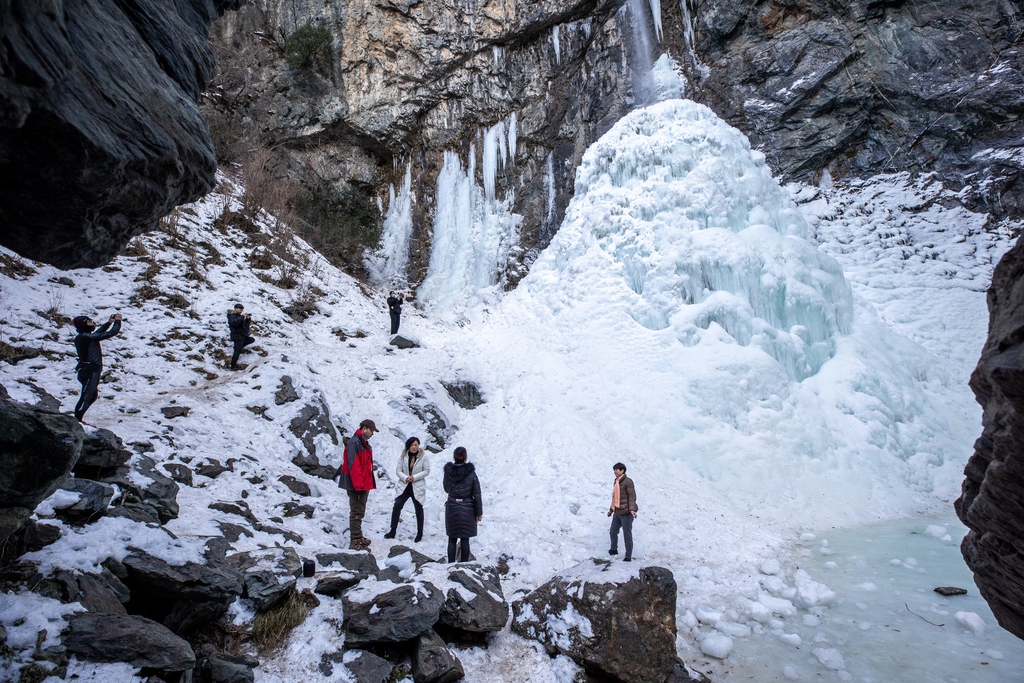 A file photo shows a frozen waterfall in Xi'an, Shaanxi Province. /IC