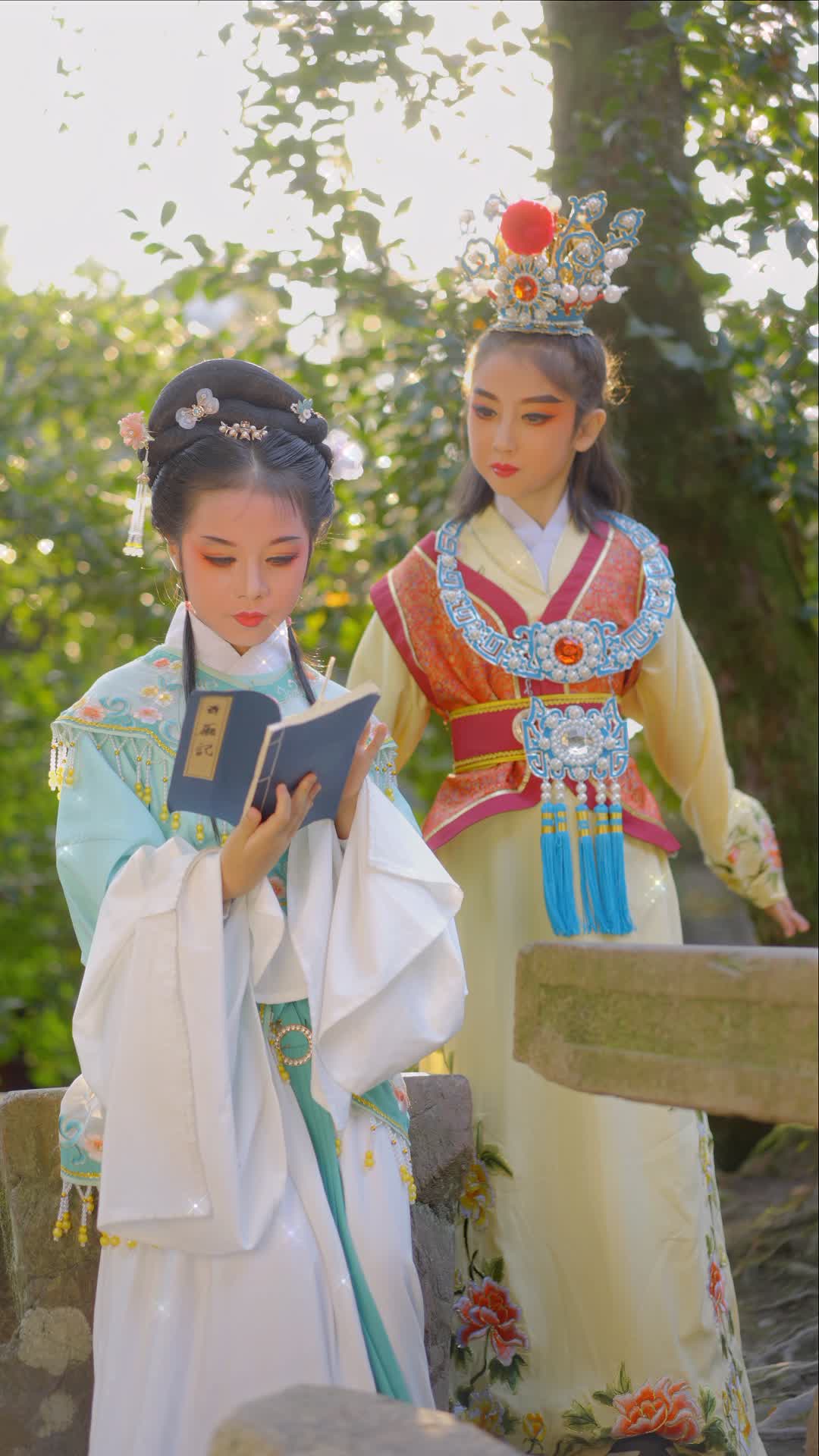 Young Yueju Opera duo