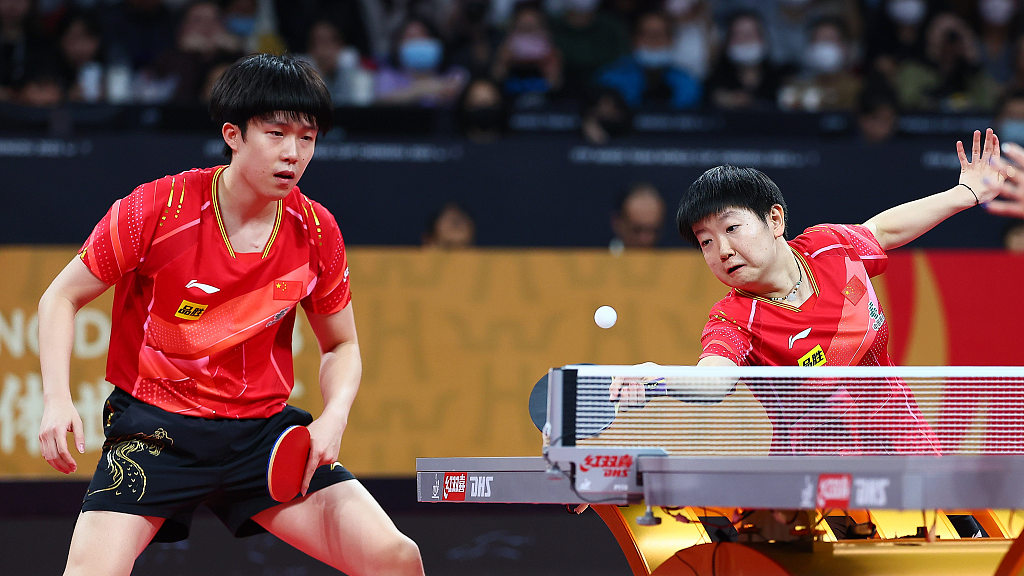 Wang Chuqin (L) and Sun Yingsha in action during the ITTF Mixed Team World Cup second stage in Chengdu, southwest China's Sichuan Province, December 7, 2023. /CFP
